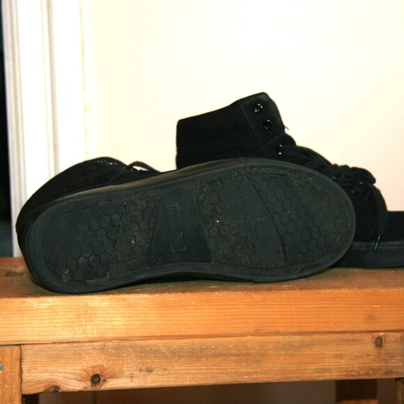 Airwalk Black Canvas Hi-Tops - Picture 4 of 5